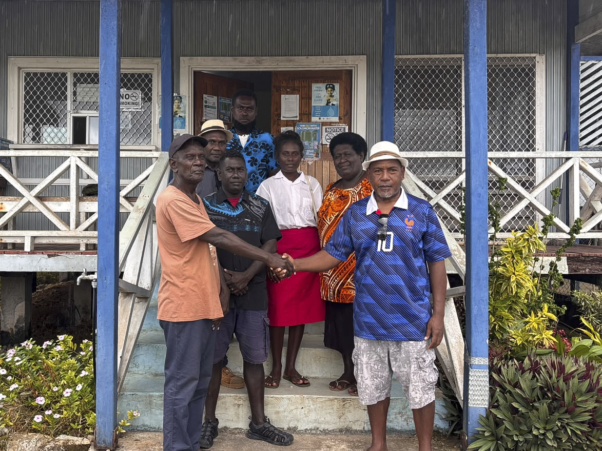 SOLOMON WATER DELIVERS 3 WATER TANKS TO ZIATA...